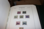 TJECKOSLOVAKIEN/TJECKIEN. Välfylld samling 1918-2009 i hela sex Leuchtturmalbum med fickor. Ojämnt besatt de första tio åren, men från 1945 och framåt nära komplett xx med mängder av frimärken!