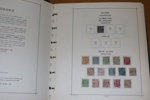 Fin samling 1876-1980-tal i Facitalbum. Välfyllt från ovaltyper aur fintandat med bl.a. 5 aur blå, 20 aur blekviolett (med attest Nielsen).