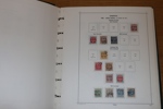 Fin samling 1876-1980-tal i Facitalbum. Välfyllt från ovaltyper aur fintandat med bl.a. 5 aur blå, 20 aur blekviolett (med attest Nielsen).