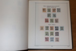 Fin samling 1876-1980-tal i Facitalbum. Välfyllt från ovaltyper aur fintandat med bl.a. 5 aur blå, 20 aur blekviolett (med attest Nielsen).