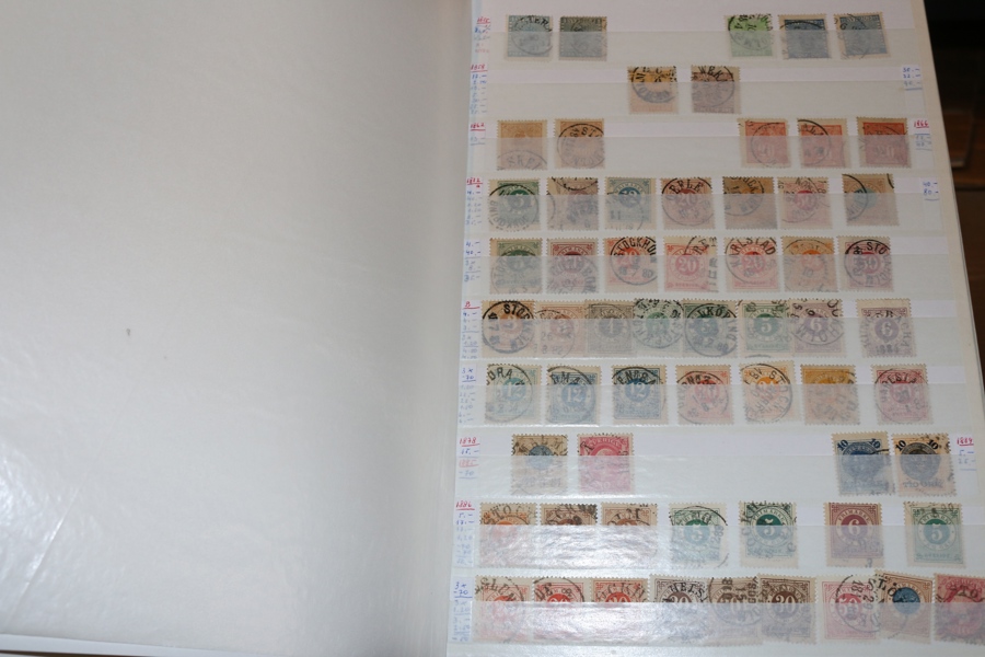 Lagerparti mest stämplat i två tjocka insticksböcker. 4 sk bco i två ex (några ktt), sedan bl.a. mycket ringtyp och en del andra lite bättre märken. På 1970-80-talet även lite xx.