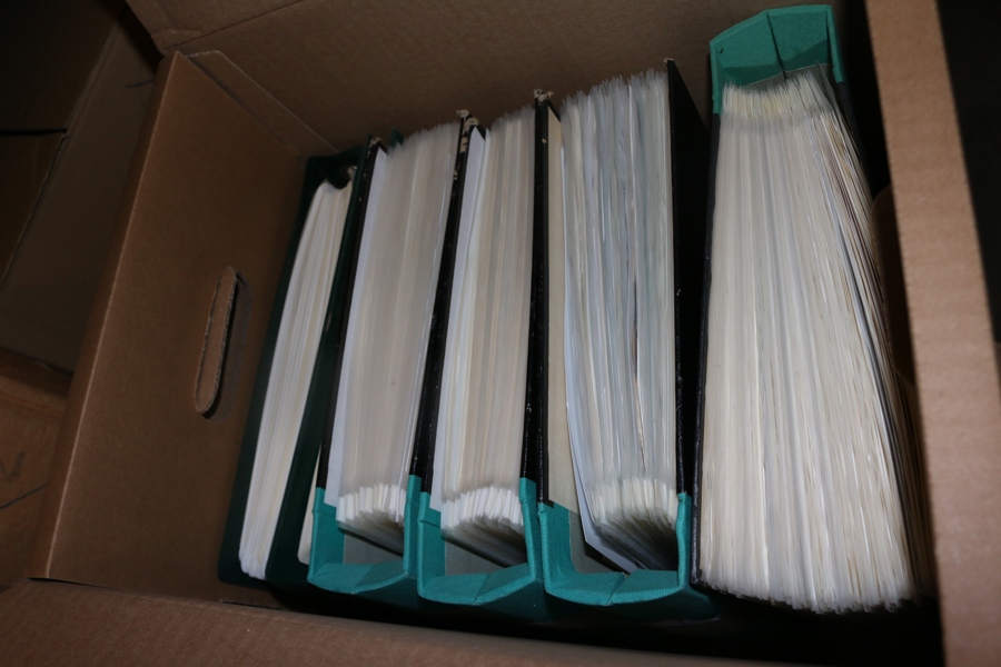 Samling 1855-2010 i sex album, mest kontorspärmar. Med 4 sk bco och svart lokalmärke, kpl vapentyp öre och bra ringtyp m.m. Även bra del tjänstemärken.