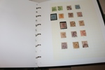 Samling 1855-2010 i sex album, mest kontorspärmar. Med 4 sk bco och svart lokalmärke, kpl vapentyp öre och bra ringtyp m.m. Även bra del tjänstemärken.
