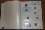 Insticksbok 16 sidor med en del något bättre märken. Bl.a. några bra tyska märken och en svensk 5 kr Kongress, tyvärr har dock 5-kronan en tunn fläck.