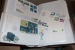 Samling FDC ca 1998-2016 i flera pärmar. Dessutom en pärm med FDC med vinjetter från 70-talet. Utöver detta ingår också en del maximikort och lösa frimärken. Högt nypris på allt detta!