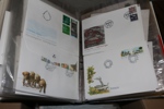 Samling FDC ca 1998-2016 i flera pärmar. Dessutom en pärm med FDC med vinjetter från 70-talet. Utöver detta ingår också en del maximikort och lösa frimärken. Högt nypris på allt detta!