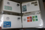 Samling FDC ca 1998-2016 i flera pärmar. Dessutom en pärm med FDC med vinjetter från 70-talet. Utöver detta ingår också en del maximikort och lösa frimärken. Högt nypris på allt detta!