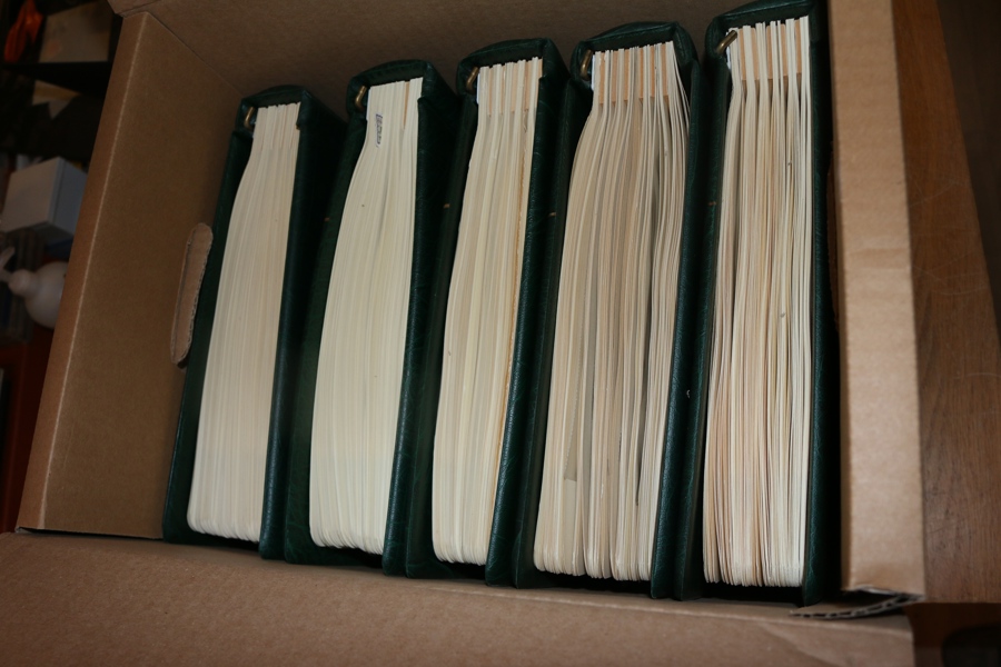 USA. Samling klassiskt fram till 2007 i hela fem Leuchtturmalbum med fickor. Innehåller en hel del användbart material i den äldre delen med flera bättre märken. Ett helt album för "back of the book".