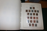 USA. Samling klassiskt fram till 2007 i hela fem Leuchtturmalbum med fickor. Innehåller en hel del användbart material i den äldre delen med flera bättre märken. Ett helt album för "back of the book".