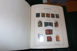 USA. Samling klassiskt fram till 2007 i hela fem Leuchtturmalbum med fickor. Innehåller en hel del användbart material i den äldre delen med flera bättre märken. Ett helt album för "back of the book".