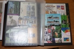 MIKRONESIEN. Samling xx mest block-utgåvor 1990-2000-talet i två tjocka insticksböcker. Mängder med fina motivmärken! Det ena albumet fullt, det andra halvfullt.