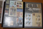 MIKRONESIEN. Samling xx mest block-utgåvor 1990-2000-talet i två tjocka insticksböcker. Mängder med fina motivmärken! Det ena albumet fullt, det andra halvfullt.