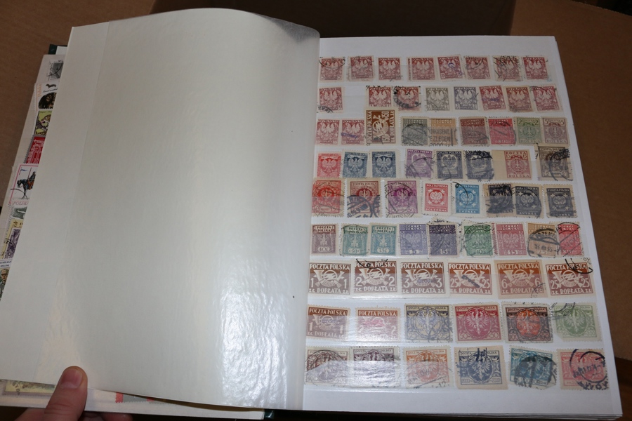 POLEN, UNGERN och RYSSLAND/SOVJET i var sitt 64-sidors insticksalbum. Alla tre pärmarna nästan fulla! Se bildexempel.