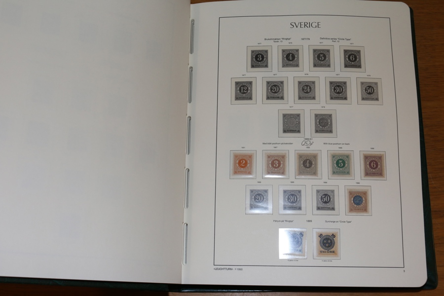 Samling x/xx 1886-1974 i Leuchtturmalbum med fickor. Välfyllt med Oscar II, medaljong, landstorm, bandmärken. Kongress och Förening kpl mest xx. 