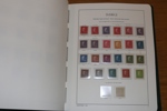 Samling x/xx 1886-1974 i Leuchtturmalbum med fickor. Välfyllt med Oscar II, medaljong, landstorm, bandmärken. Kongress och Förening kpl mest xx. 
