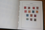 Samling x/xx 1886-1974 i Leuchtturmalbum med fickor. Välfyllt med Oscar II, medaljong, landstorm, bandmärken. Kongress och Förening kpl mest xx. 