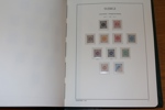 Samling x/xx 1886-1974 i Leuchtturmalbum med fickor. Välfyllt med Oscar II, medaljong, landstorm, bandmärken. Kongress och Förening kpl mest xx. 