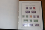Samling x/xx 1886-1974 i Leuchtturmalbum med fickor. Välfyllt med Oscar II, medaljong, landstorm, bandmärken. Kongress och Förening kpl mest xx. 