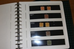 Samling mest ostämplat med en mindre del postfriska inslag fram till 1950. Väldigt ojämnt besatt men med flera bra inslag t.ex. F14A (x), 15b, kpl tjänste tandning 14, många bandmärken.