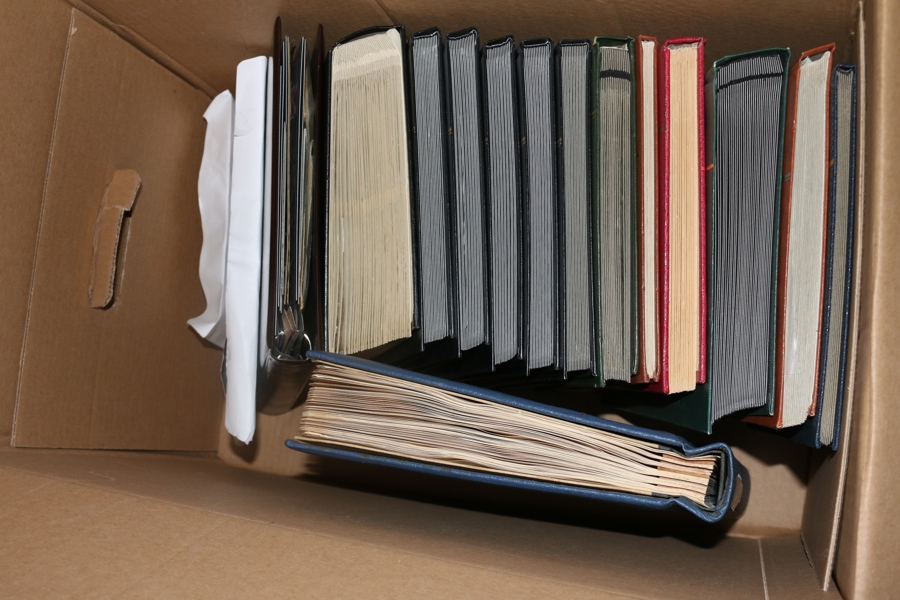 TYSKLAND. Flyttlåda blandat Tyskland i 14 album/pärmar. Tusentals frimärken inkl bättre, fyndchans!