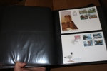 8 lyxiga, stora pärmar Leuchtturm för brev/fdc, med blad och kassetter. Innehåller i nuläget svenska FDC. Högt nypris!