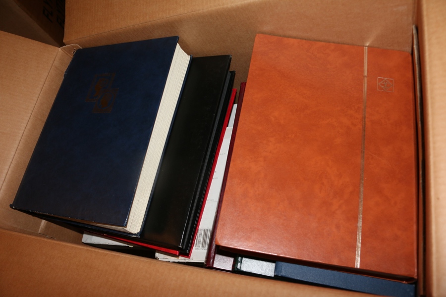 Blandade länder. Flyttlåda med småkartonger med frimärken köpta på tradera, bl.a. en del intressant Tyskland. Dessutom några insticksböcker 
Östeuropa.