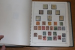 Afrika, Asien och Australien. Samling i äldre album med en del intressant, bl.a. Kina. Se bildexempel.
