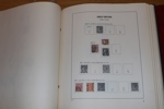 ENGLAND. Samling stämplat 1841-1972 med mest enklare innehåll, men även trevliga ex 1 sh embossed (SG10, £1000) och £1 Edward (SG97, £825). Dubblettalbum medföljer.