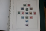 TYSKLAND/REICH. Samling 1871-1932 i Leuchtturmalbum med fickor. Välfylld och delvis specialiserad samling med många bröstsköldar inkl både ost och stpl Mi8, stpl Mi11 och Mi28 m.m. (några signerade).