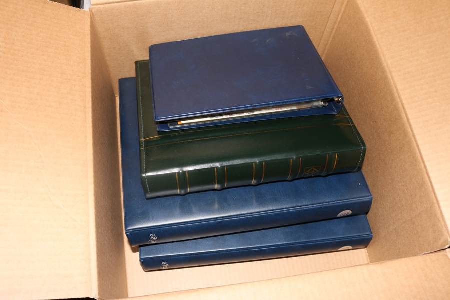 Parti häften 1960-2000-tal i fyra album, bl.a. många "brev" (22 kr/st). Nom ca 20000 kr