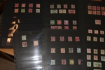 Parti utvalda STÄMPLAR 4 sk-1950-tal på 26 visirblad. Många vackra avtryck och även mindre orter, men lite blandad teknisk kvalitet. Se några skannade exempel.