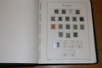 Danmark + DVI. Fräscht Leuchtturmalbum med fickor 1851-1985. Nära tomt före 1930, men från 1940 och framåt nära komplett xx. Ett tiotal märken från Danska västindien ingår (på kpl bladsats i albumet).