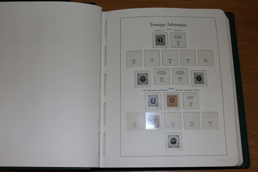 Kvalitetssamling nästan enbart xx 1886-1971 i LT-album. Från 1900 och framåt mycket välfyllt med i stort sett ENBART postfriska märken (1 kr landstorm x). 