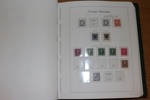 Kvalitetssamling nästan enbart xx 1886-1971 i LT-album. Från 1900 och framåt mycket välfyllt med i stort sett ENBART postfriska märken (1 kr landstorm x). 