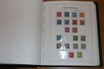 Kvalitetssamling nästan enbart xx 1886-1971 i LT-album. Från 1900 och framåt mycket välfyllt med i stort sett ENBART postfriska märken (1 kr landstorm x). 