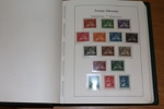 Kvalitetssamling nästan enbart xx 1886-1971 i LT-album. Från 1900 och framåt mycket välfyllt med i stort sett ENBART postfriska märken (1 kr landstorm x). 