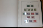 Kvalitetssamling nästan enbart xx 1886-1971 i LT-album. Från 1900 och framåt mycket välfyllt med i stort sett ENBART postfriska märken (1 kr landstorm x). 