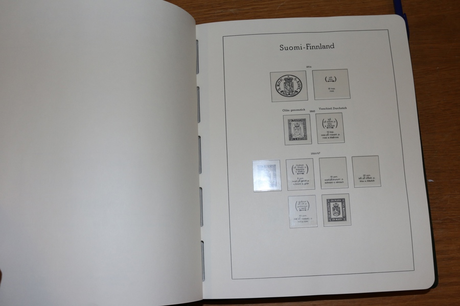 Enklare samling xx i fräscht LT-album med fickor 1856-1985. Inga dyrare märken ingår, men välfyllt 1950-80-tal + några häften. Fräscht album att jobba vidare med!