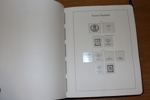 Enklare samling xx i fräscht LT-album med fickor 1856-1985. Inga dyrare märken ingår, men välfyllt 1950-80-tal + några häften. Fräscht album att jobba vidare med!