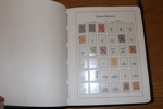 Enklare samling xx i fräscht LT-album med fickor 1856-1985. Inga dyrare märken ingår, men välfyllt 1950-80-tal + några häften. Fräscht album att jobba vidare med!