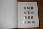 Enklare samling xx i fräscht LT-album med fickor 1856-1985. Inga dyrare märken ingår, men välfyllt 1950-80-tal + några häften. Fräscht album att jobba vidare med!