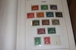 Trevlig samling stämplat 1855-1999 i tre välfyllda Davo-album. Här finns 4 sk, 6 sk bco signerad, 17 öre lejon, kpl ringtyp inkl båda riksdalerna, bra 1900-tal med landstorm (ej 1 kr), bandmärken.