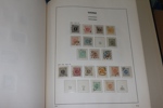 Trevlig samling stämplat 1855-1999 i tre välfyllda Davo-album. Här finns 4 sk, 6 sk bco signerad, 17 öre lejon, kpl ringtyp inkl båda riksdalerna, bra 1900-tal med landstorm (ej 1 kr), bandmärken.