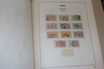 Trevlig samling stämplat 1855-1999 i tre välfyllda Davo-album. Här finns 4 sk, 6 sk bco signerad, 17 öre lejon, kpl ringtyp inkl båda riksdalerna, bra 1900-tal med landstorm (ej 1 kr), bandmärken.