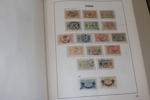 Trevlig samling stämplat 1855-1999 i tre välfyllda Davo-album. Här finns 4 sk, 6 sk bco signerad, 17 öre lejon, kpl ringtyp inkl båda riksdalerna, bra 1900-tal med landstorm (ej 1 kr), bandmärken.