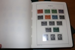 Nästan enbart xx samling 1800-tal fram till 1995 i två fina LT-album med fickor. Innehåller bl.a. en del medaljong, en del bandmärken och bra 30-tal, 17 olika BC-CB par m.m.