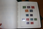 Nästan enbart xx samling 1800-tal fram till 1995 i två fina LT-album med fickor. Innehåller bl.a. en del medaljong, en del bandmärken och bra 30-tal, 17 olika BC-CB par m.m.