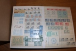 Stort parti med häften och lösa märken, även många 5-strip, mest från ca 1960-1995. Nom oräknad men uppskattningsvis 5000-10000 kr. Även några helsaker/FDC och moderna buntar. 