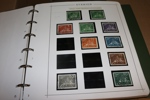 Samling 1855-2005 i sex pärmar med egen montering. Bra grundsamling med 4 sk bco, en del vapen och ringtyp i blandad kvalitet, på 1900-talet med mycket "mellanmaterial" som landstorm (ej 1+5 kr).