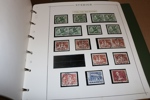 Samling 1855-2005 i sex pärmar med egen montering. Bra grundsamling med 4 sk bco, en del vapen och ringtyp i blandad kvalitet, på 1900-talet med mycket "mellanmaterial" som landstorm (ej 1+5 kr).